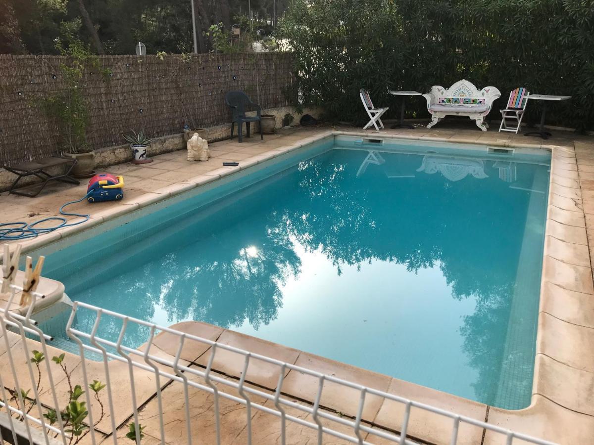 Les Cigales A La Madrague Hébergement de vacances *